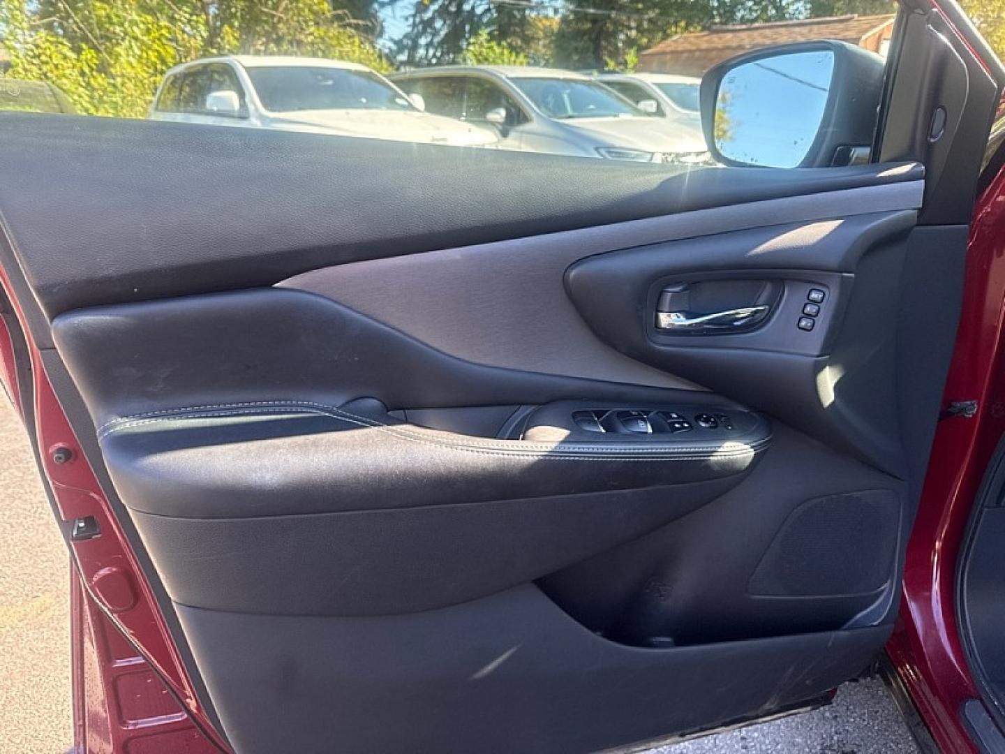 2021 RED /BLACK Nissan Murano SL AWD (5N1AZ2CS9MC) with an 3.5L V6 DOHC 24V engine, CVT transmission, located at 3304 Woodville Road, Northwood, OH, 43619, (419) 210-8019, 41.612694, -83.480743 - Your #1 Destination for Auto Loans and mdash;No Matter Your Credit!At our dealership, we believe everyone deserves the opportunity to drive their dream car and mdash;whether you have good credit, bad credit, or no credit at all. With a wide selection of hundreds of cars, trucks, and SUVs, you'll fin- Photo#10