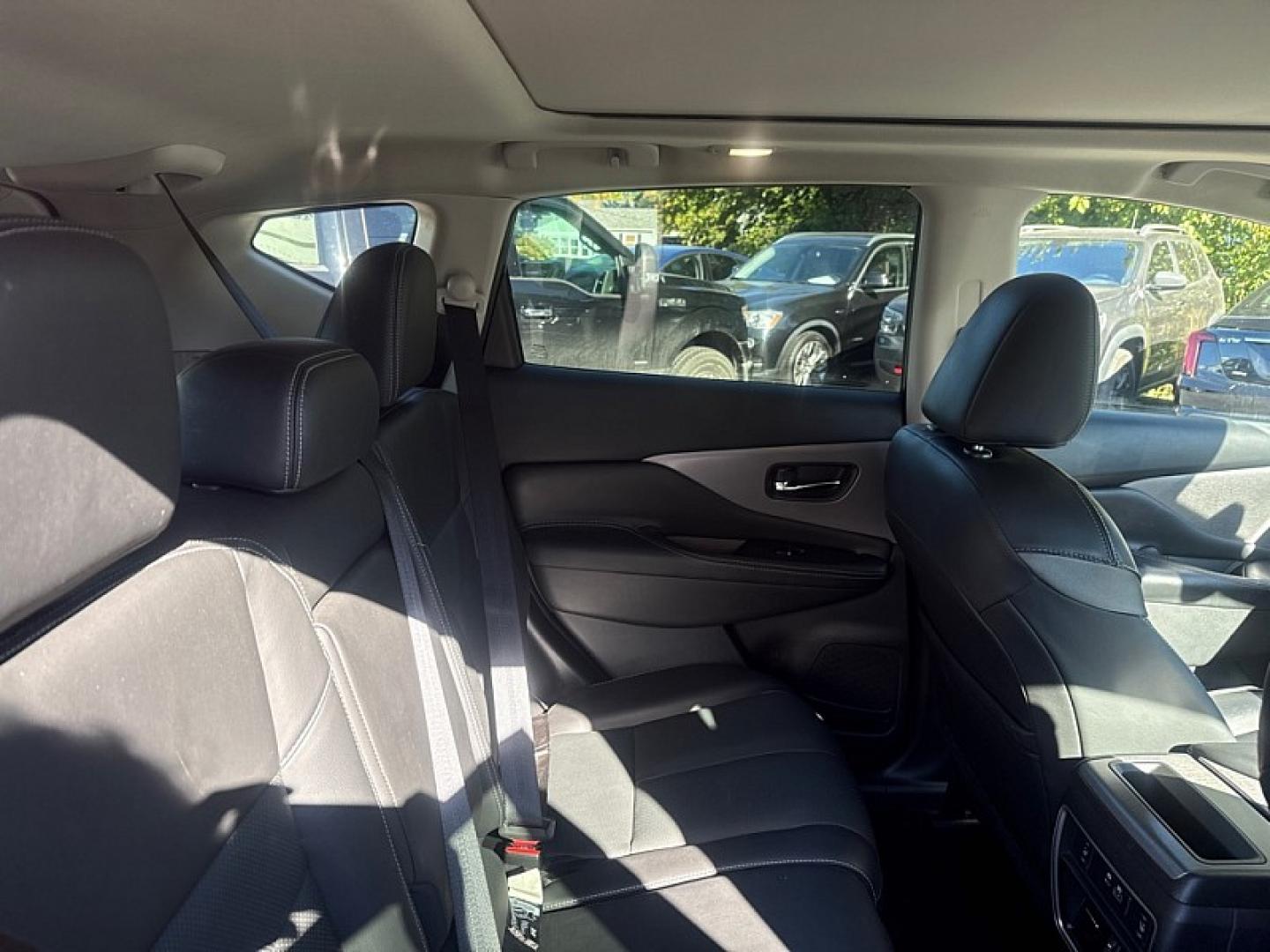 2021 RED /BLACK Nissan Murano SL AWD (5N1AZ2CS9MC) with an 3.5L V6 DOHC 24V engine, CVT transmission, located at 3304 Woodville Road, Northwood, OH, 43619, (419) 210-8019, 41.612694, -83.480743 - Your #1 Destination for Auto Loans and mdash;No Matter Your Credit!At our dealership, we believe everyone deserves the opportunity to drive their dream car and mdash;whether you have good credit, bad credit, or no credit at all. With a wide selection of hundreds of cars, trucks, and SUVs, you'll fin- Photo#15