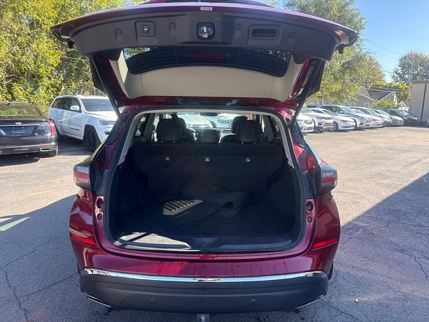 2021 RED /BLACK Nissan Murano SL AWD (5N1AZ2CS9MC) with an 3.5L V6 DOHC 24V engine, CVT transmission, located at 3304 Woodville Road, Northwood, OH, 43619, (419) 210-8019, 41.612694, -83.480743 - Your #1 Destination for Auto Loans and mdash;No Matter Your Credit!At our dealership, we believe everyone deserves the opportunity to drive their dream car and mdash;whether you have good credit, bad credit, or no credit at all. With a wide selection of hundreds of cars, trucks, and SUVs, you'll fin- Photo#16
