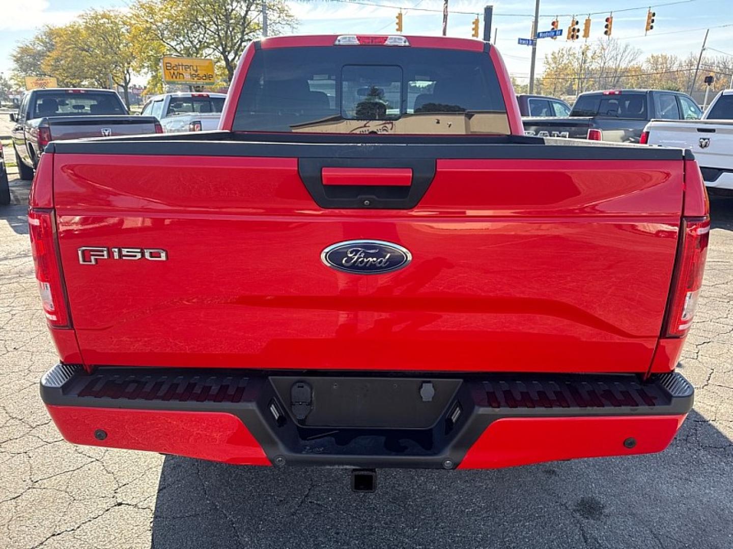 2015 RED Ford F-150 XLT SuperCrew 6.5-ft. Bed 4WD (1FTEW1EG3FK) with an 3.5L V6 TURBO engine, 6-Speed Automatic transmission, located at 3304 Woodville Road, Northwood, OH, 43619, (419) 210-8019, 41.612694, -83.480743 - Your #1 Destination for Auto Loans and mdash;No Matter Your Credit!At our dealership, we believe everyone deserves the opportunity to drive their dream car and mdash;whether you have good credit, bad credit, or no credit at all. With a wide selection of hundreds of cars, trucks, and SUVs, you'll fin- Photo#3