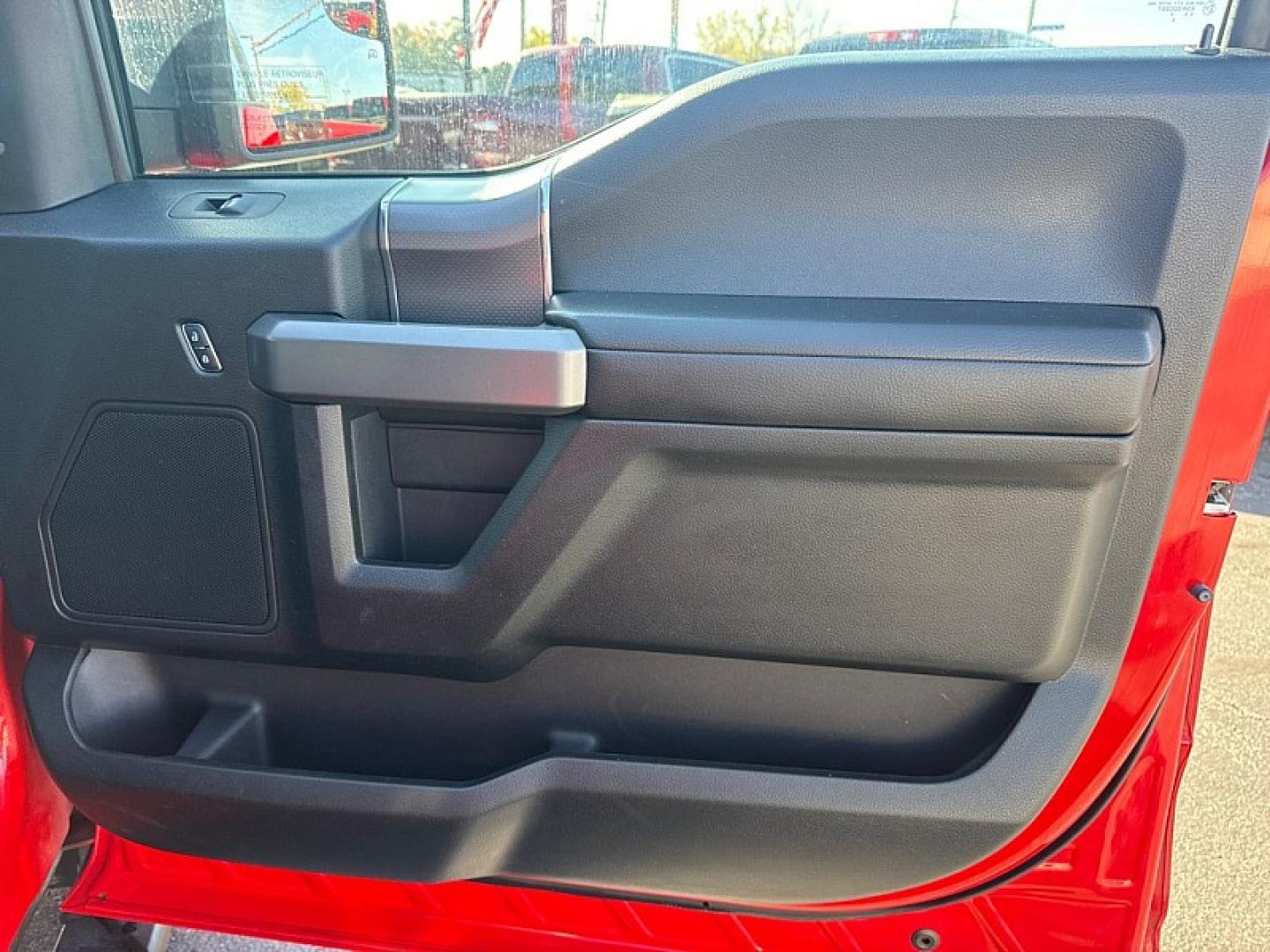 2015 RED Ford F-150 XLT SuperCrew 6.5-ft. Bed 4WD (1FTEW1EG3FK) with an 3.5L V6 TURBO engine, 6-Speed Automatic transmission, located at 3304 Woodville Road, Northwood, OH, 43619, (419) 210-8019, 41.612694, -83.480743 - Your #1 Destination for Auto Loans and mdash;No Matter Your Credit!At our dealership, we believe everyone deserves the opportunity to drive their dream car and mdash;whether you have good credit, bad credit, or no credit at all. With a wide selection of hundreds of cars, trucks, and SUVs, you'll fin- Photo#14