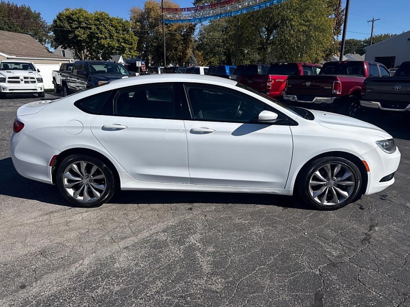 2016 WHITE /BLACK Chrysler 200 S (1C3CCCBG4GN) with an 3.6L V6 DOHC 24V FFV engine, 9A transmission, located at 3304 Woodville Road, Northwood, OH, 43619, (419) 210-8019, 41.612694, -83.480743 - Your #1 Destination for Auto Loans and mdash;No Matter Your Credit!At our dealership, we believe everyone deserves the opportunity to drive their dream car and mdash;whether you have good credit, bad credit, or no credit at all. With a wide selection of hundreds of cars, trucks, and SUVs, you'll fin- Photo#5