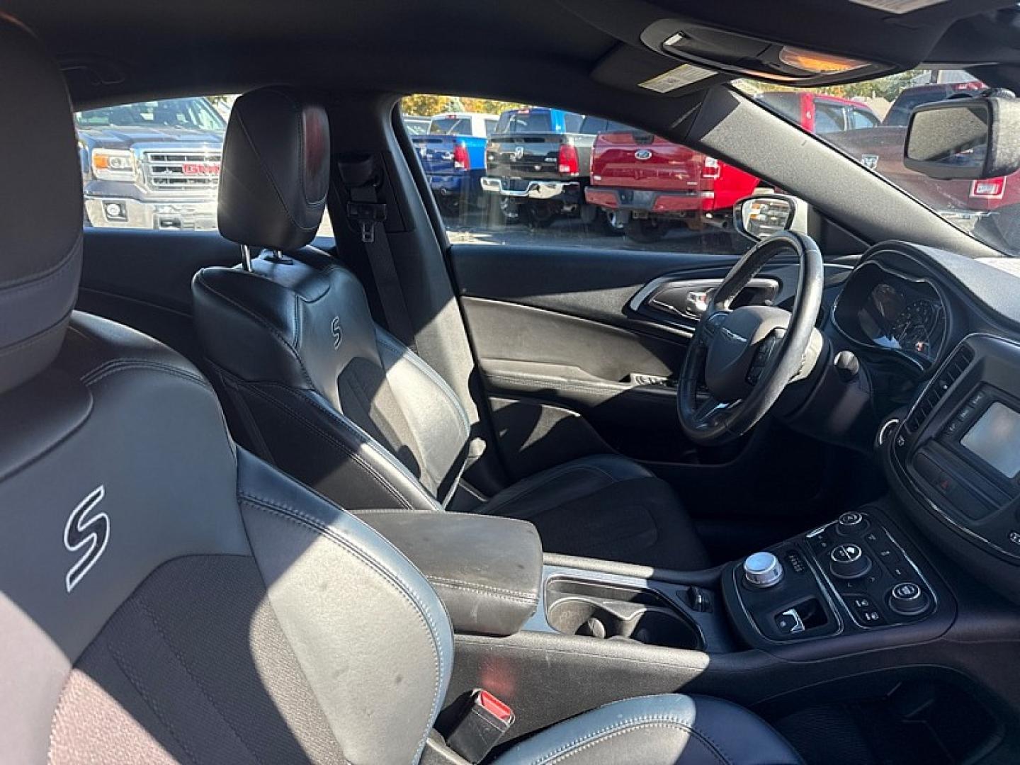 2016 WHITE /BLACK Chrysler 200 S (1C3CCCBG4GN) with an 3.6L V6 DOHC 24V FFV engine, 9A transmission, located at 3304 Woodville Road, Northwood, OH, 43619, (419) 210-8019, 41.612694, -83.480743 - Your #1 Destination for Auto Loans and mdash;No Matter Your Credit!At our dealership, we believe everyone deserves the opportunity to drive their dream car and mdash;whether you have good credit, bad credit, or no credit at all. With a wide selection of hundreds of cars, trucks, and SUVs, you'll fin- Photo#15