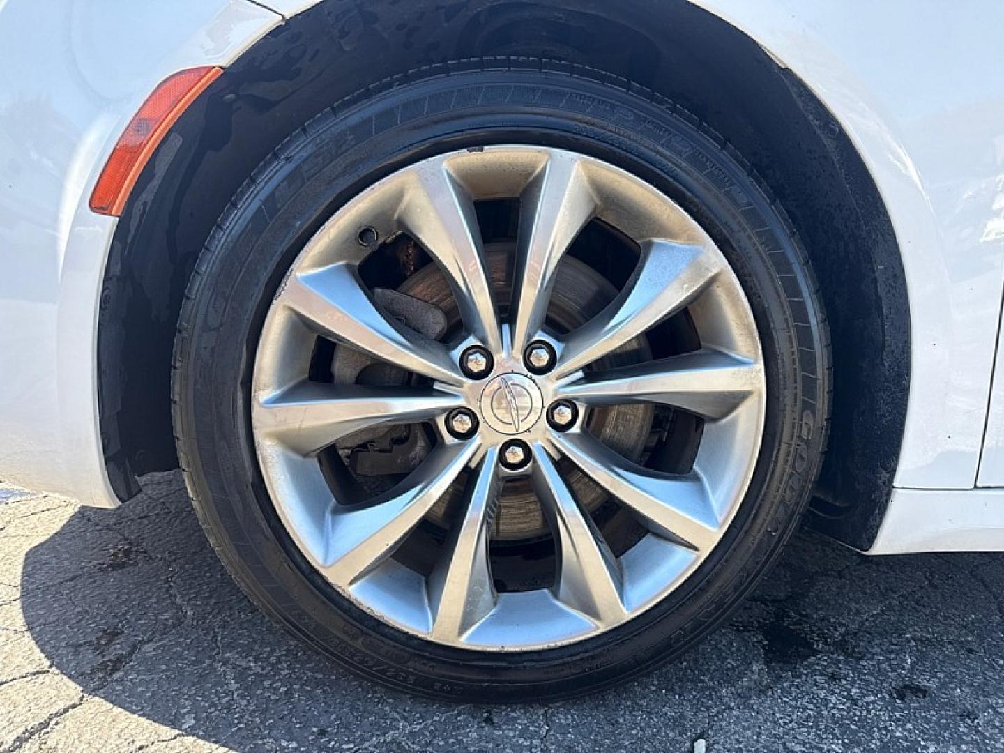 2016 WHITE /BLACK Chrysler 200 S (1C3CCCBG4GN) with an 3.6L V6 DOHC 24V FFV engine, 9A transmission, located at 3304 Woodville Road, Northwood, OH, 43619, (419) 210-8019, 41.612694, -83.480743 - Your #1 Destination for Auto Loans and mdash;No Matter Your Credit!At our dealership, we believe everyone deserves the opportunity to drive their dream car and mdash;whether you have good credit, bad credit, or no credit at all. With a wide selection of hundreds of cars, trucks, and SUVs, you'll fin- Photo#17