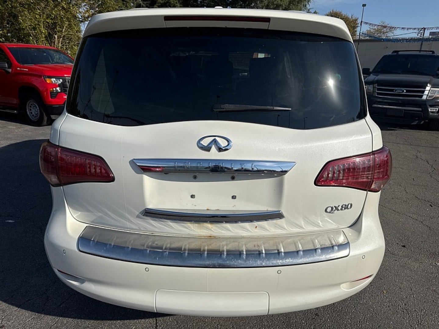 2016 WHITE /BLACK Infiniti QX80 4WD (JN8AZ2NC7G9) with an 5.6L V8 DOHC 32V engine, 7A transmission, located at 3304 Woodville Road, Northwood, OH, 43619, (419) 210-8019, 41.612694, -83.480743 - Your #1 Destination for Auto Loans and mdash;No Matter Your Credit!At our dealership, we believe everyone deserves the opportunity to drive their dream car and mdash;whether you have good credit, bad credit, or no credit at all. With a wide selection of hundreds of cars, trucks, and SUVs, you'll fin- Photo#3