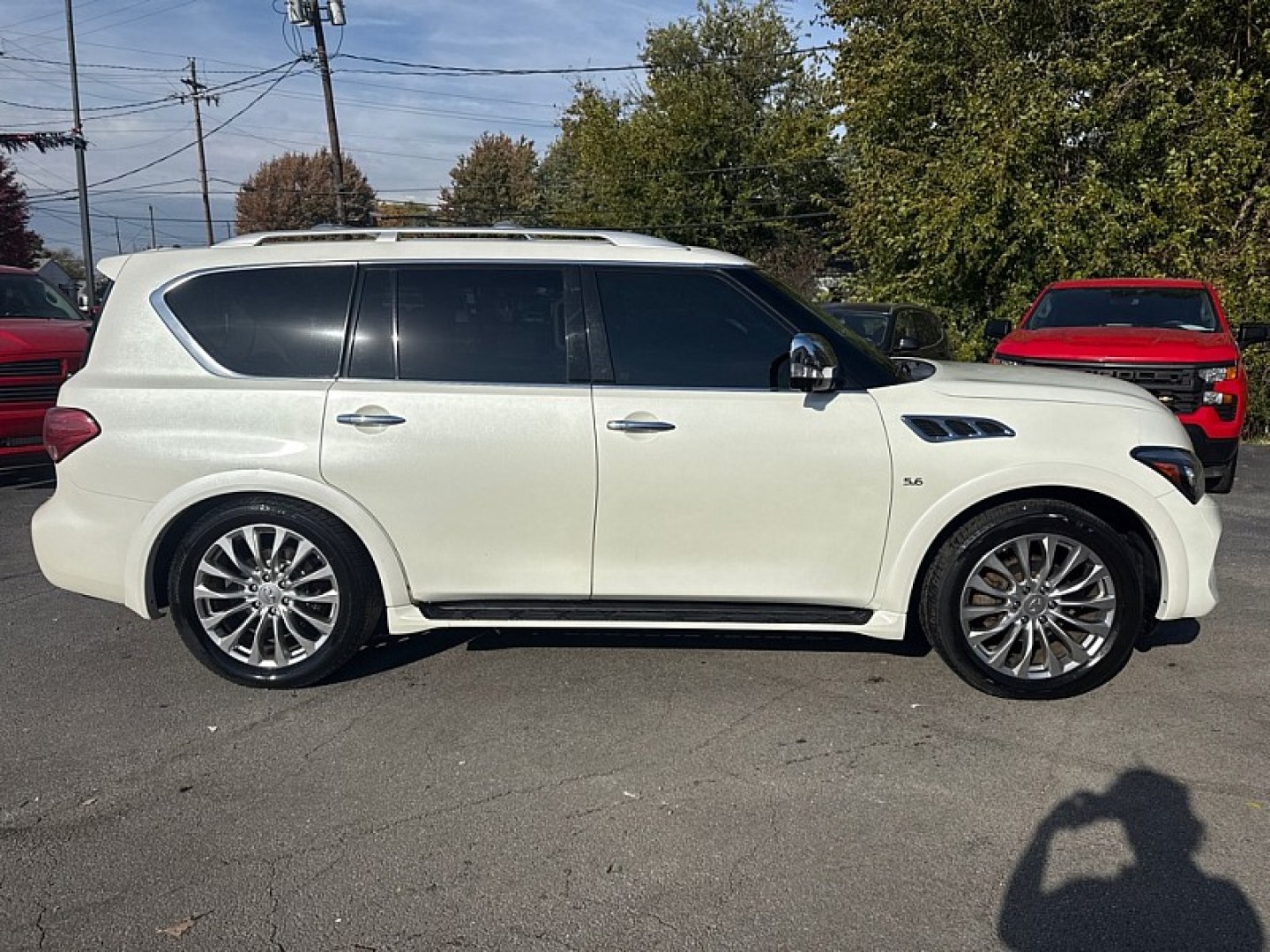 2016 WHITE /BLACK Infiniti QX80 4WD (JN8AZ2NC7G9) with an 5.6L V8 DOHC 32V engine, 7A transmission, located at 3304 Woodville Road, Northwood, OH, 43619, (419) 210-8019, 41.612694, -83.480743 - Your #1 Destination for Auto Loans and mdash;No Matter Your Credit!At our dealership, we believe everyone deserves the opportunity to drive their dream car and mdash;whether you have good credit, bad credit, or no credit at all. With a wide selection of hundreds of cars, trucks, and SUVs, you'll fin- Photo#5