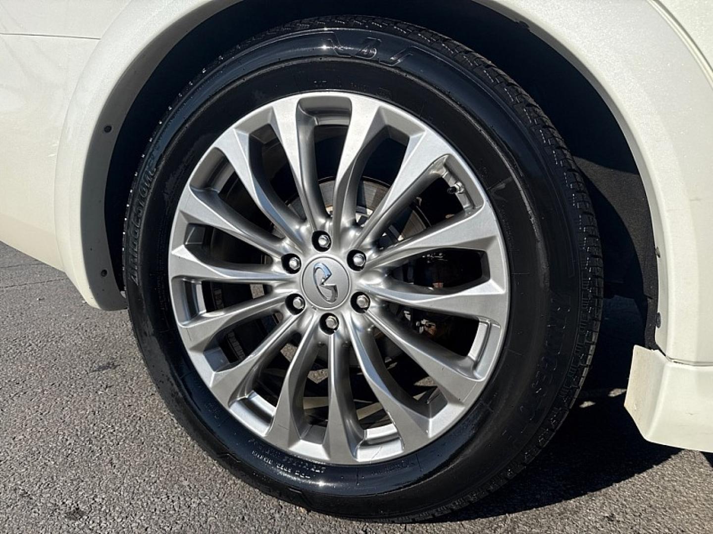 2016 WHITE /BLACK Infiniti QX80 4WD (JN8AZ2NC7G9) with an 5.6L V8 DOHC 32V engine, 7A transmission, located at 3304 Woodville Road, Northwood, OH, 43619, (419) 210-8019, 41.612694, -83.480743 - Your #1 Destination for Auto Loans and mdash;No Matter Your Credit!At our dealership, we believe everyone deserves the opportunity to drive their dream car and mdash;whether you have good credit, bad credit, or no credit at all. With a wide selection of hundreds of cars, trucks, and SUVs, you'll fin- Photo#16