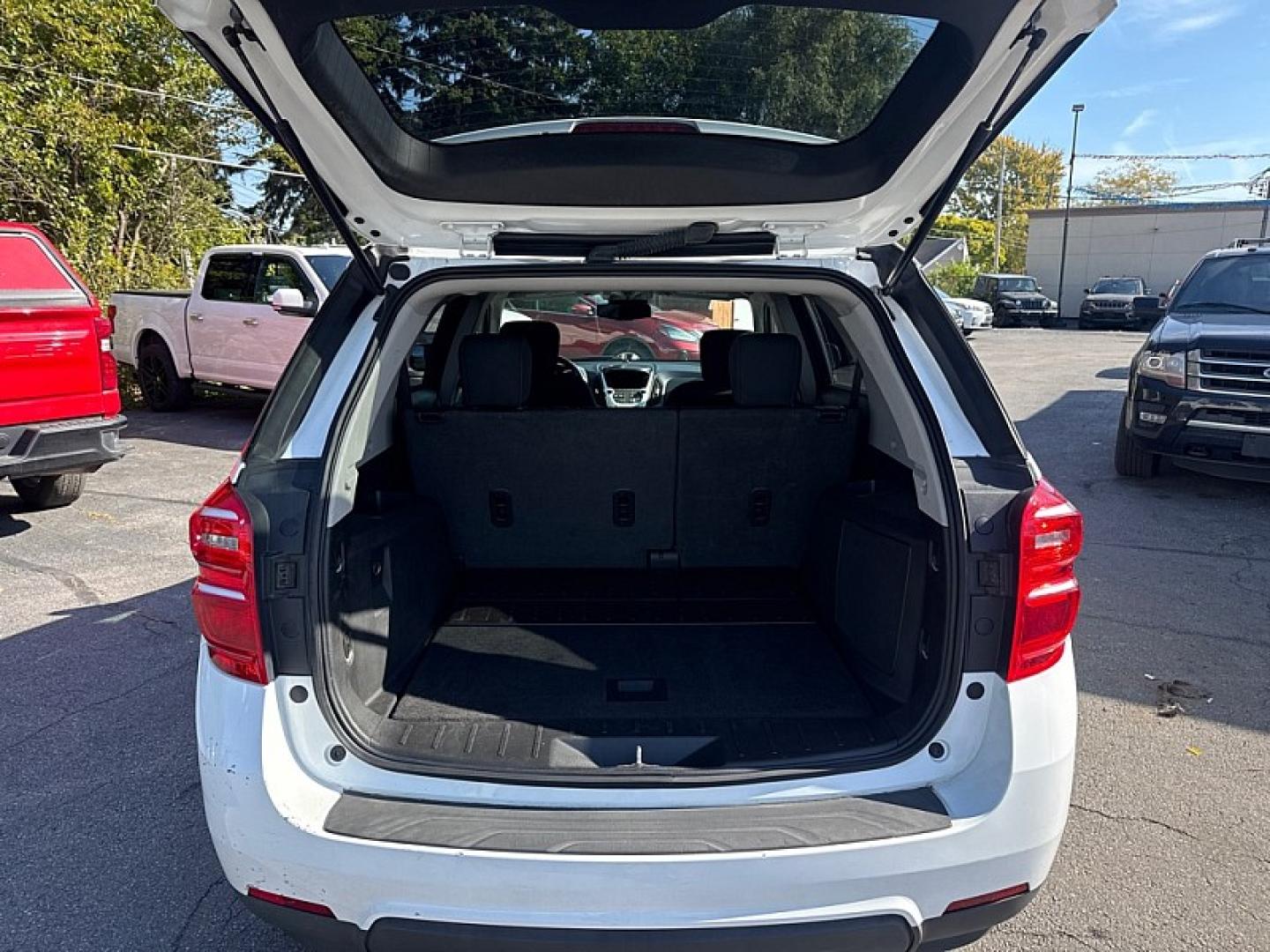 2016 WHITE /BLACK Chevrolet Equinox LT AWD (2GNFLFEK3G6) with an 2.4L L4 DOHC 16V FFV engine, 6A transmission, located at 3304 Woodville Road, Northwood, OH, 43619, (419) 210-8019, 41.612694, -83.480743 - Your #1 Destination for Auto Loans and mdash;No Matter Your Credit!At our dealership, we believe everyone deserves the opportunity to drive their dream car and mdash;whether you have good credit, bad credit, or no credit at all. With a wide selection of hundreds of cars, trucks, and SUVs, you'll fin- Photo#17