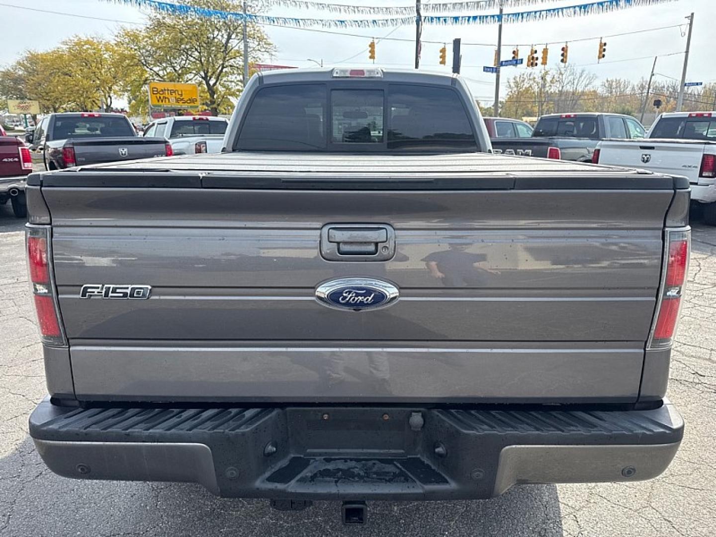 2013 GRAY /BLACK Ford F-150 XLT SuperCrew 6.5-ft. Bed 4WD (1FTFW1ET2DK) with an 3.5L V6 TURBO engine, 6-Speed Automatic transmission, located at 3304 Woodville Road, Northwood, OH, 43619, (419) 210-8019, 41.612694, -83.480743 - Your #1 Destination for Auto Loans and mdash;No Matter Your Credit!At our dealership, we believe everyone deserves the opportunity to drive their dream car and mdash;whether you have good credit, bad credit, or no credit at all. With a wide selection of hundreds of cars, trucks, and SUVs, you'll fin- Photo#3