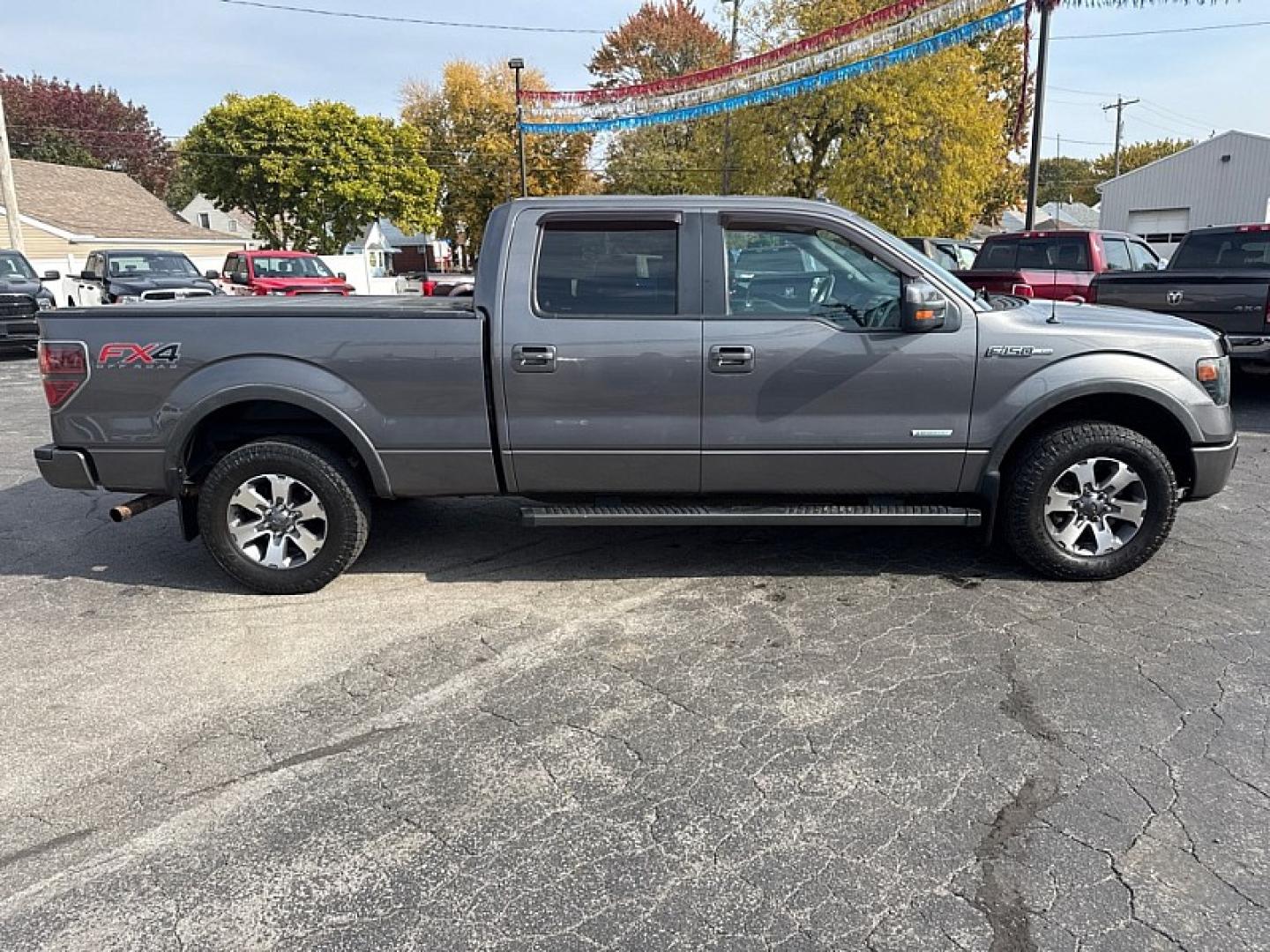 2013 GRAY /BLACK Ford F-150 XLT SuperCrew 6.5-ft. Bed 4WD (1FTFW1ET2DK) with an 3.5L V6 TURBO engine, 6-Speed Automatic transmission, located at 3304 Woodville Road, Northwood, OH, 43619, (419) 210-8019, 41.612694, -83.480743 - Your #1 Destination for Auto Loans and mdash;No Matter Your Credit!At our dealership, we believe everyone deserves the opportunity to drive their dream car and mdash;whether you have good credit, bad credit, or no credit at all. With a wide selection of hundreds of cars, trucks, and SUVs, you'll fin- Photo#5