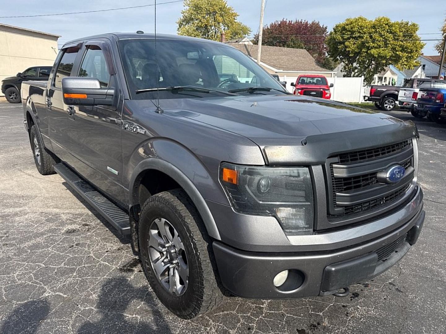 2013 GRAY /BLACK Ford F-150 XLT SuperCrew 6.5-ft. Bed 4WD (1FTFW1ET2DK) with an 3.5L V6 TURBO engine, 6-Speed Automatic transmission, located at 3304 Woodville Road, Northwood, OH, 43619, (419) 210-8019, 41.612694, -83.480743 - Your #1 Destination for Auto Loans and mdash;No Matter Your Credit!At our dealership, we believe everyone deserves the opportunity to drive their dream car and mdash;whether you have good credit, bad credit, or no credit at all. With a wide selection of hundreds of cars, trucks, and SUVs, you'll fin- Photo#6
