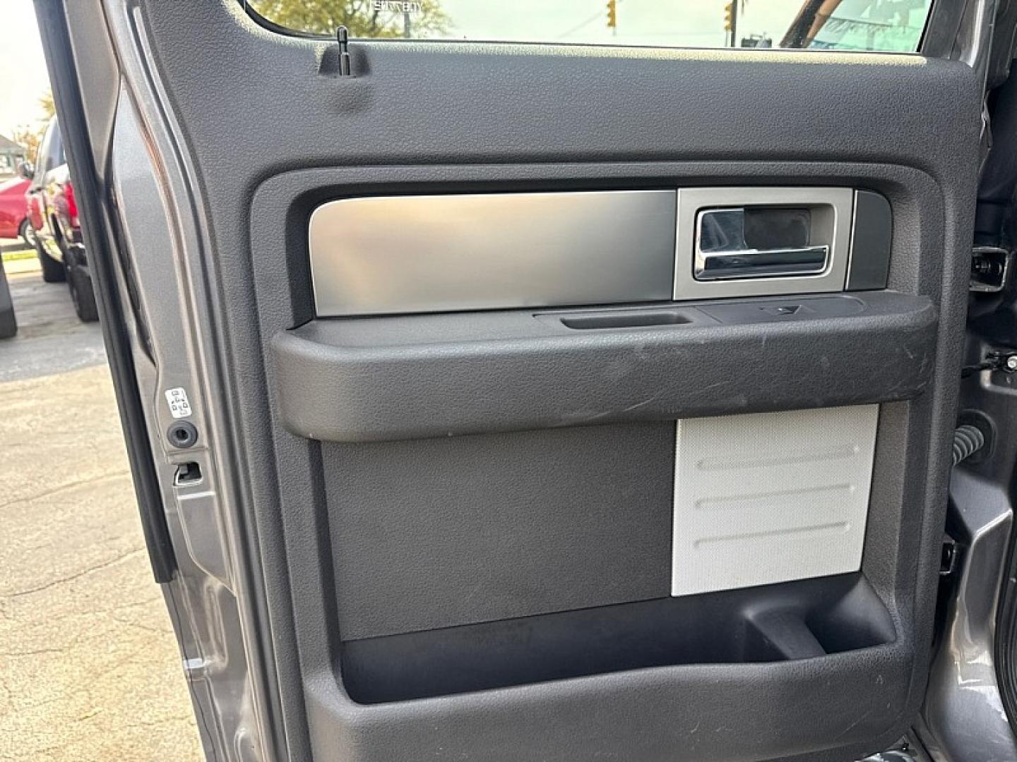 2013 GRAY /BLACK Ford F-150 XLT SuperCrew 6.5-ft. Bed 4WD (1FTFW1ET2DK) with an 3.5L V6 TURBO engine, 6-Speed Automatic transmission, located at 3304 Woodville Road, Northwood, OH, 43619, (419) 210-8019, 41.612694, -83.480743 - Your #1 Destination for Auto Loans and mdash;No Matter Your Credit!At our dealership, we believe everyone deserves the opportunity to drive their dream car and mdash;whether you have good credit, bad credit, or no credit at all. With a wide selection of hundreds of cars, trucks, and SUVs, you'll fin- Photo#10