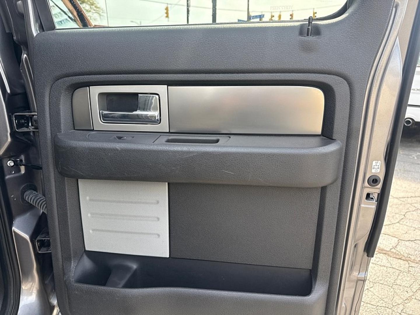 2013 GRAY /BLACK Ford F-150 XLT SuperCrew 6.5-ft. Bed 4WD (1FTFW1ET2DK) with an 3.5L V6 TURBO engine, 6-Speed Automatic transmission, located at 3304 Woodville Road, Northwood, OH, 43619, (419) 210-8019, 41.612694, -83.480743 - Your #1 Destination for Auto Loans and mdash;No Matter Your Credit!At our dealership, we believe everyone deserves the opportunity to drive their dream car and mdash;whether you have good credit, bad credit, or no credit at all. With a wide selection of hundreds of cars, trucks, and SUVs, you'll fin- Photo#12