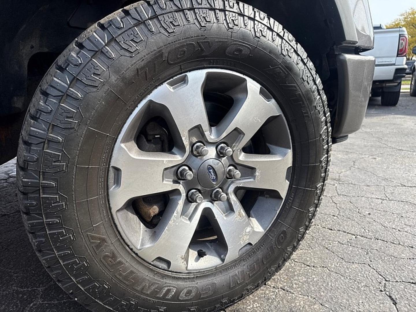 2013 GRAY /BLACK Ford F-150 XLT SuperCrew 6.5-ft. Bed 4WD (1FTFW1ET2DK) with an 3.5L V6 TURBO engine, 6-Speed Automatic transmission, located at 3304 Woodville Road, Northwood, OH, 43619, (419) 210-8019, 41.612694, -83.480743 - Your #1 Destination for Auto Loans and mdash;No Matter Your Credit!At our dealership, we believe everyone deserves the opportunity to drive their dream car and mdash;whether you have good credit, bad credit, or no credit at all. With a wide selection of hundreds of cars, trucks, and SUVs, you'll fin- Photo#16