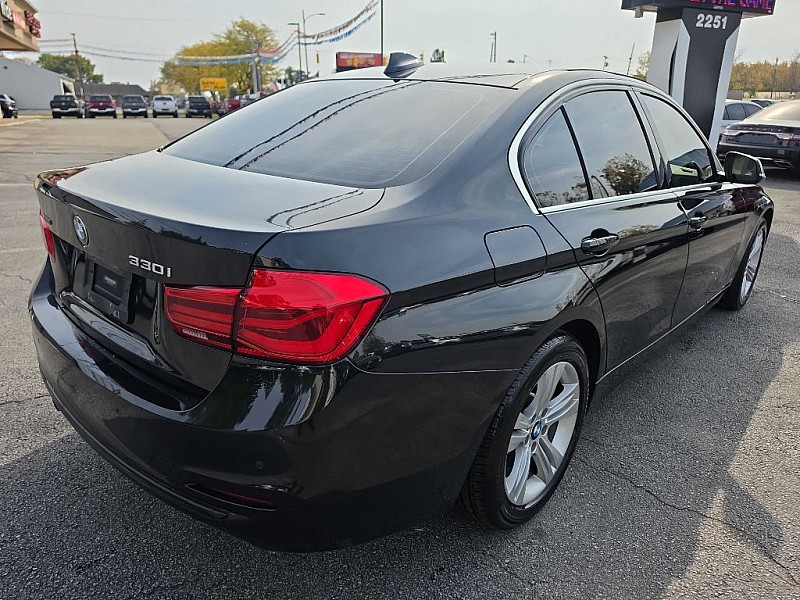 photo of 2017 BMW 3-Series 330i xDrive SULEV Sedan