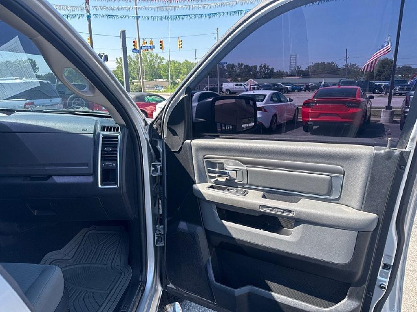 2017 SILVER /BLACK RAM 1500 SLT Quad Cab 4WD (1C6RR7GG5HS) with an 3.6L V6 DOHC 24V FFV engine, 8A transmission, located at 3304 Woodville Road, Northwood, OH, 43619, (419) 210-8019, 41.612694, -83.480743 - Your #1 Destination for Auto Loans and mdash;No Matter Your Credit!At our dealership, we believe everyone deserves the opportunity to drive their dream car and mdash;whether you have good credit, bad credit, or no credit at all. With a wide selection of hundreds of cars, trucks, and SUVs, you'll fin- Photo#11